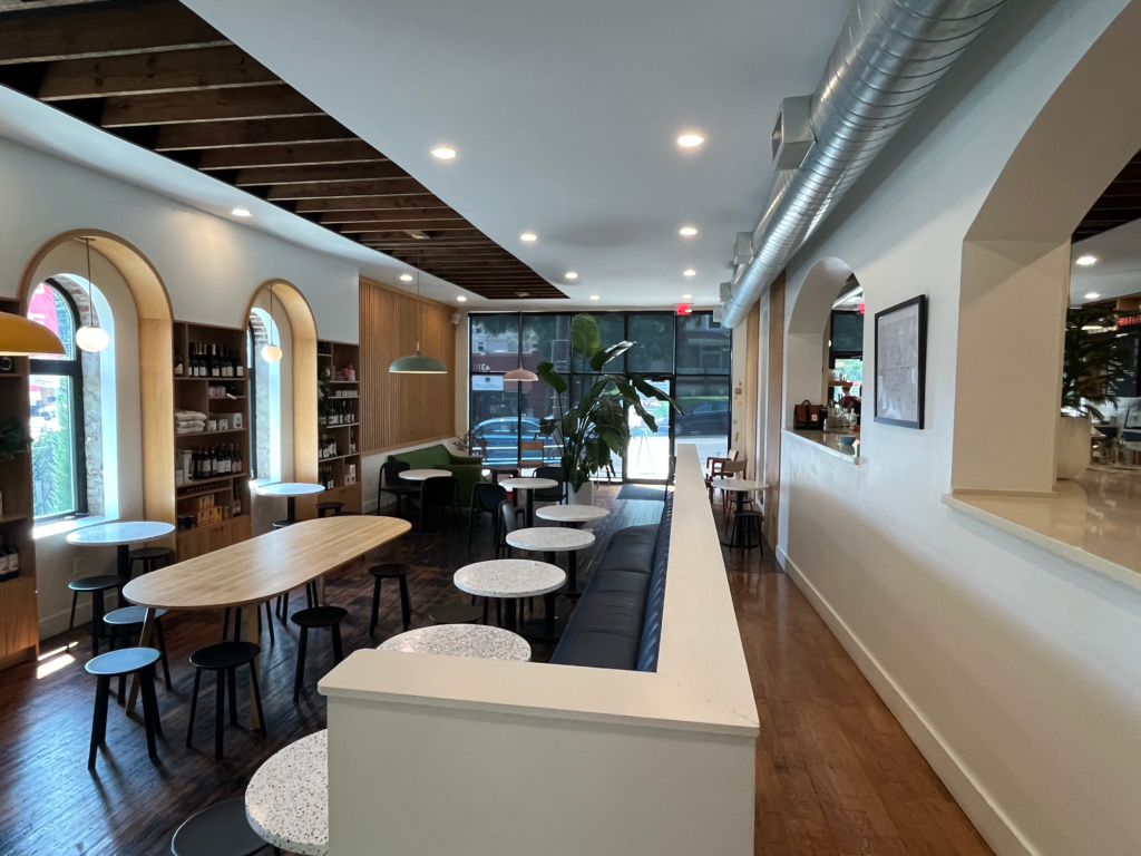 The inside seating area inside of Mom 'N 'Em in Madisonville